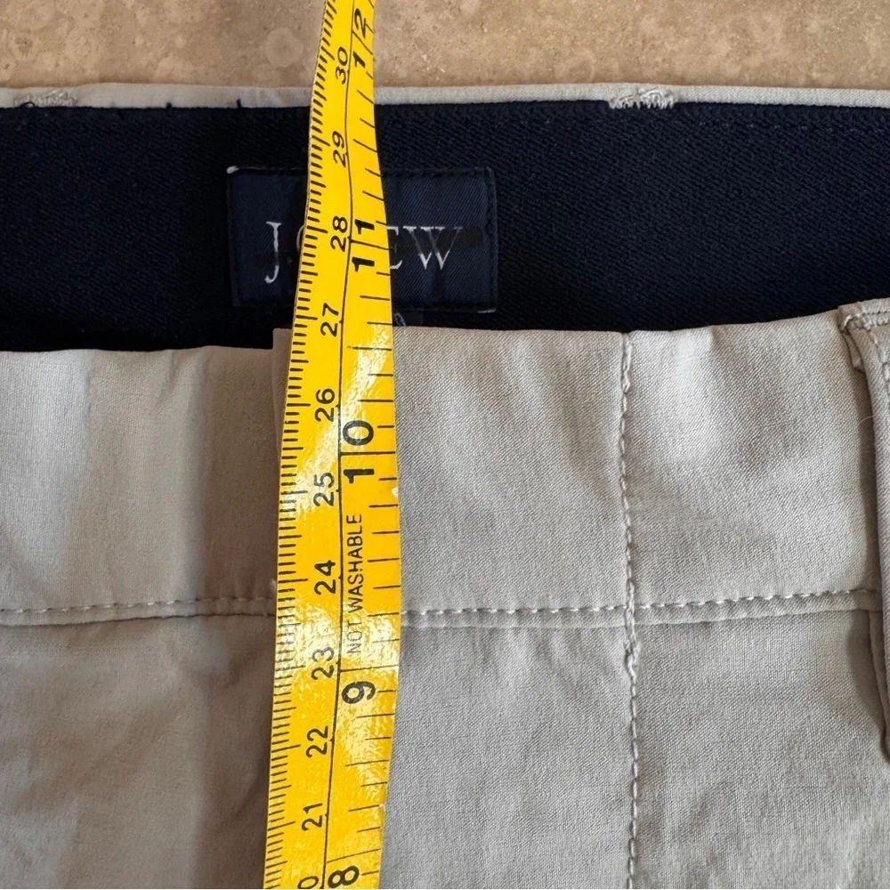 J Crew 7 Inch Tech Short Light Beige Mens Size 32